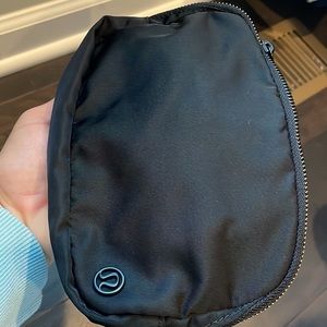 Lululemon OG black belt bag
